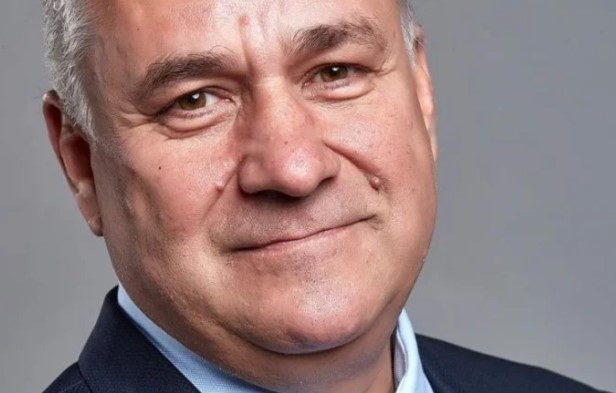 Жителите на село Лозен искат оставката на  кмета заради тока и боклука